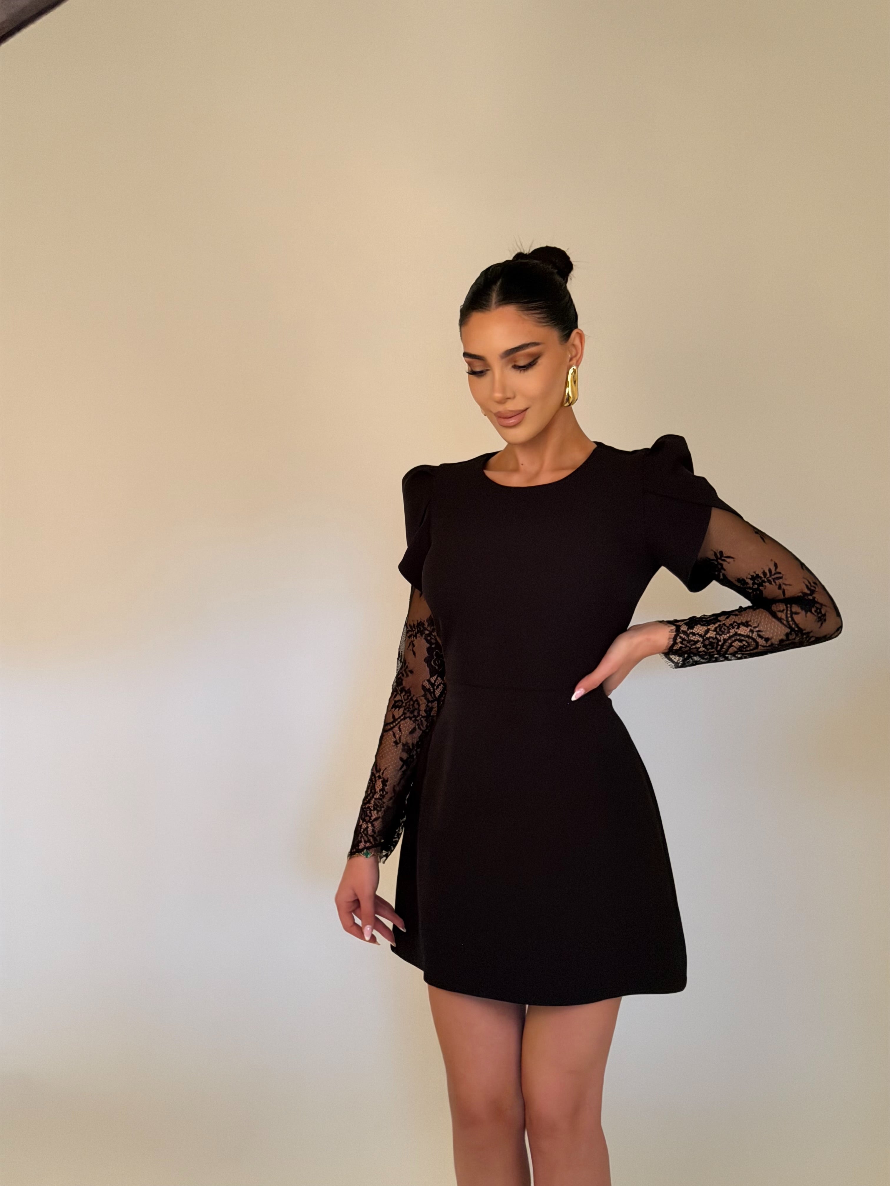 “Lali” lace sleeve dress