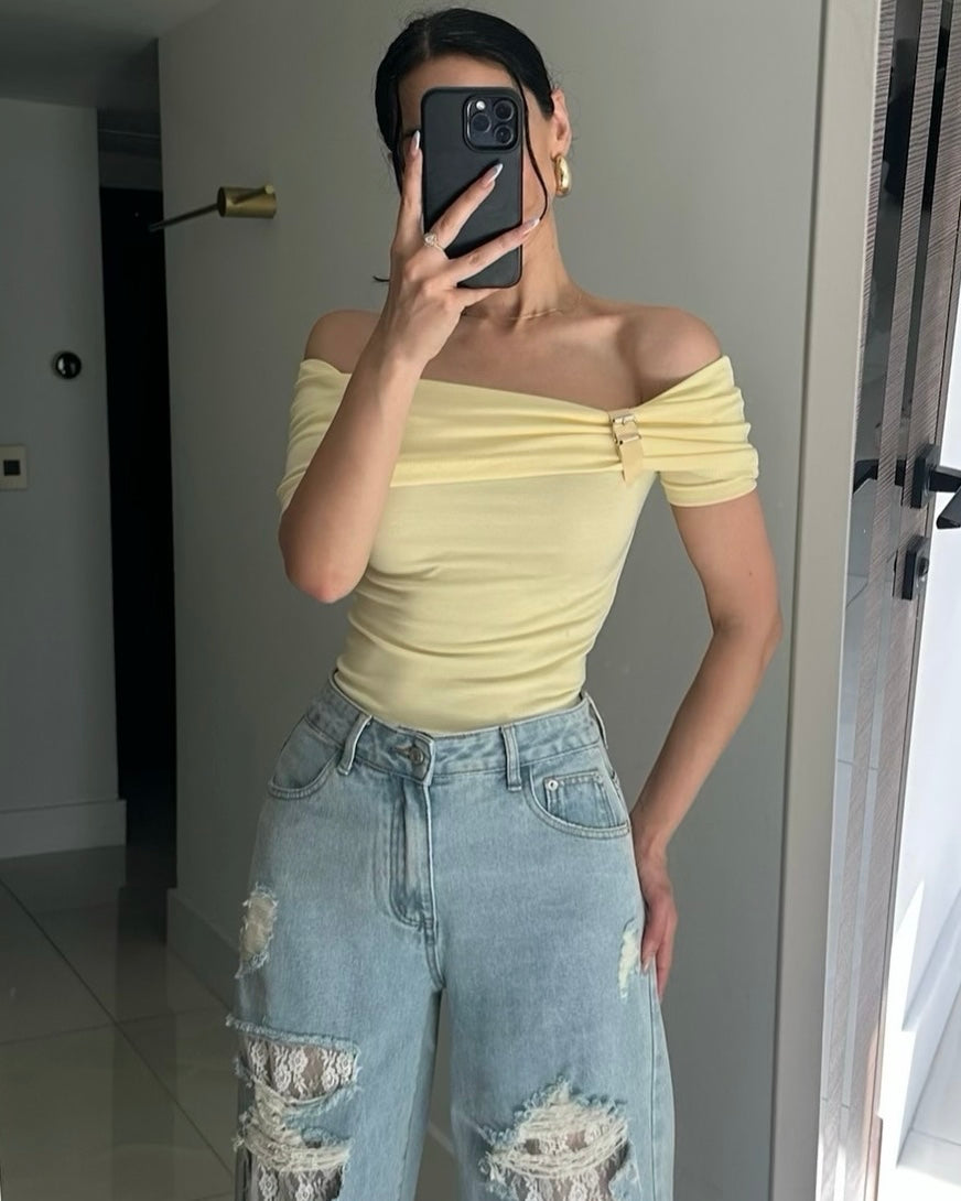 “Sonn” off shoulder top in yellow