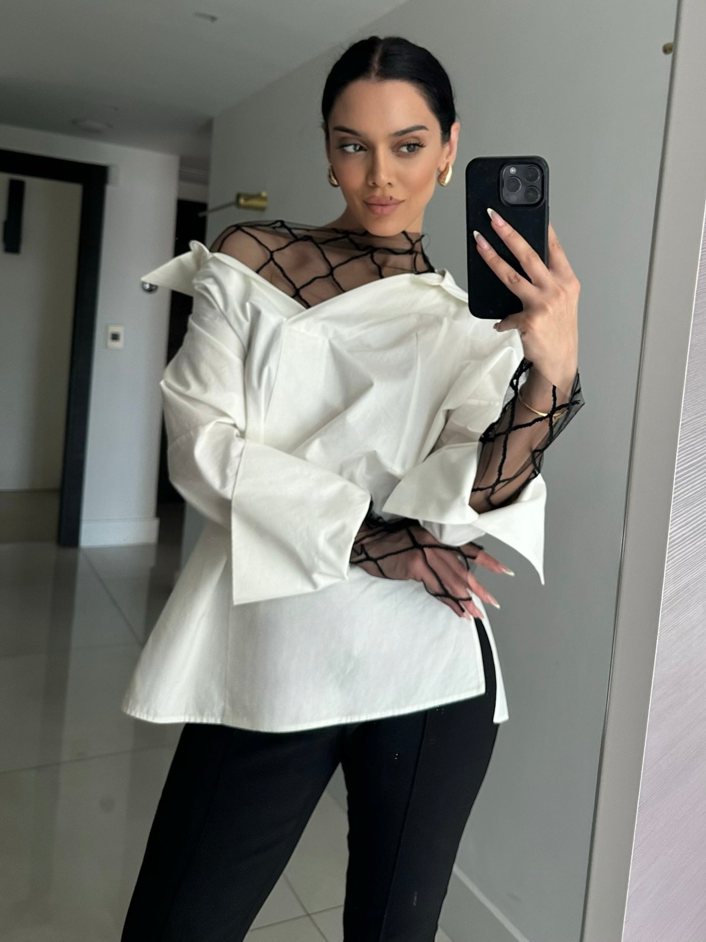 “Seli” mesh neck shirt
